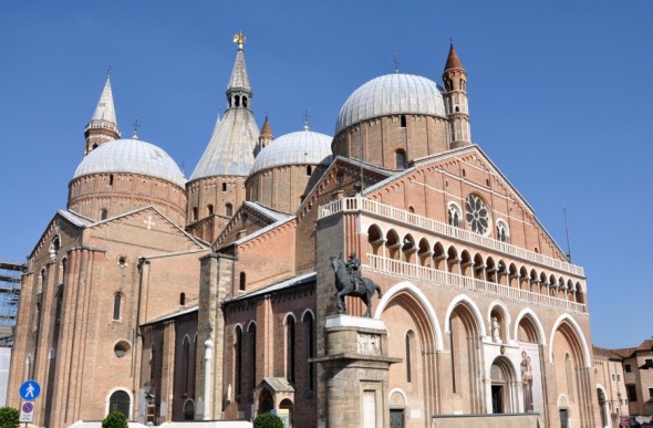 BASILICA DE SAN ANTONIO DE PADUA