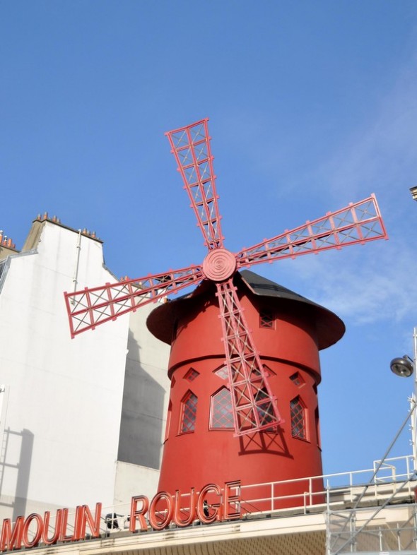 MOULIN ROUGE