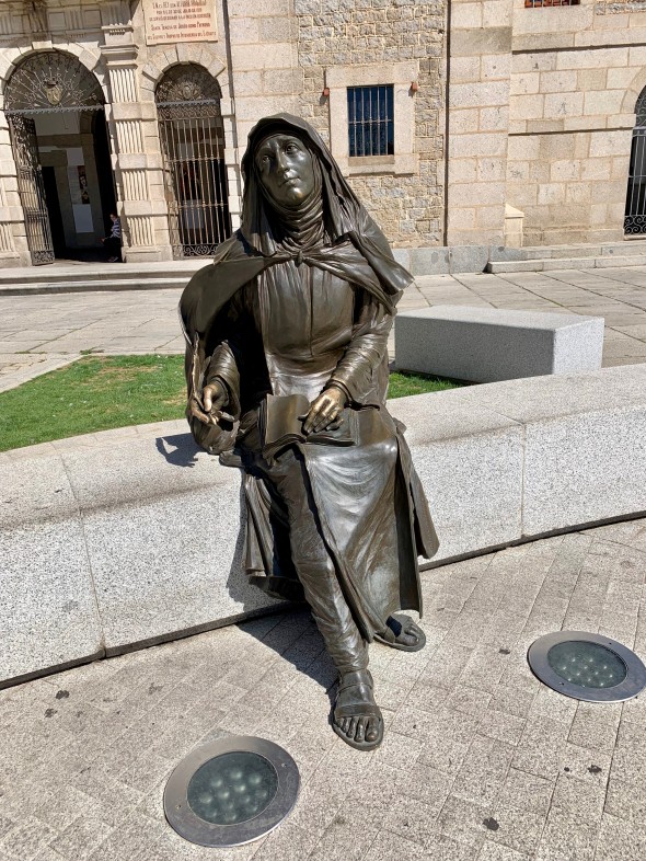 ESTATUA DE SANTA TERESA DE JESUS