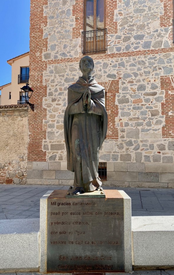 ESTATUA DE SAN JUAN DE LA CRUZ