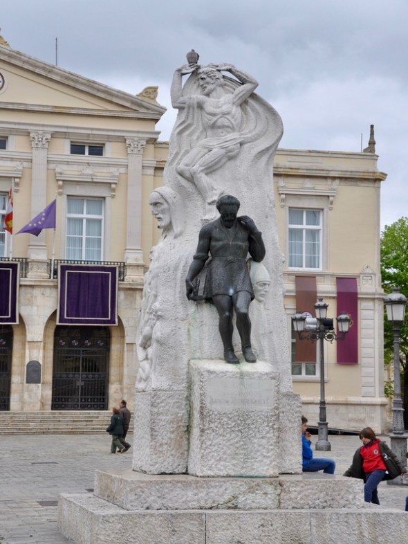 MONUMENTO A ALONSO BERRUGUETE