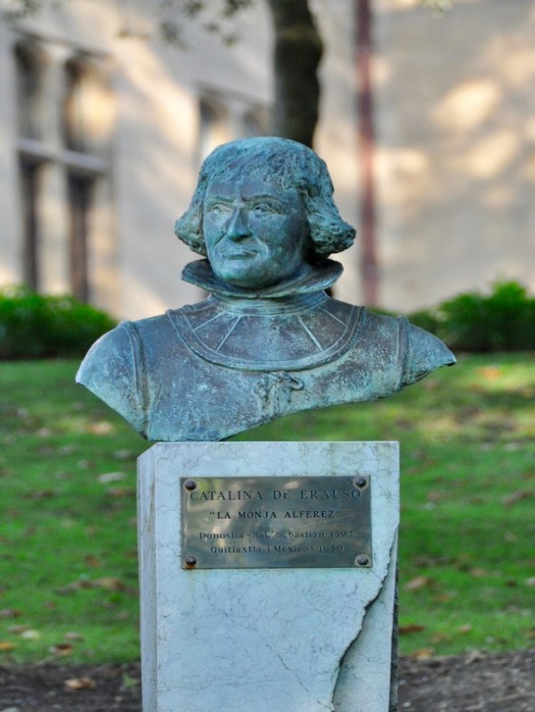 ESTATUA CATALINA DE ERAUSO