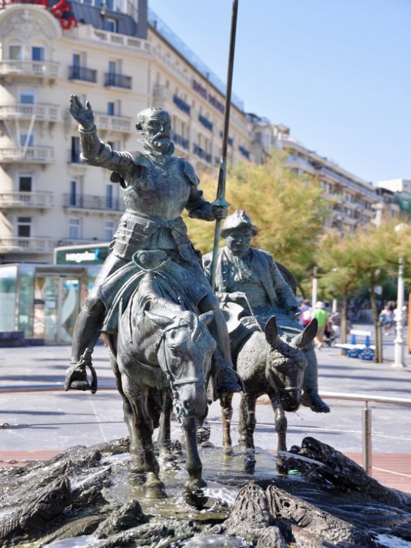 ESTATUA DON QUIJOTE Y SANCHO PANZA