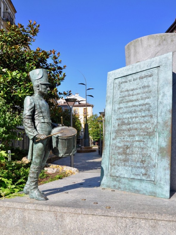 MONUMENTO AL TAMBORREO