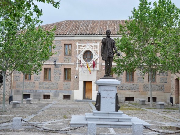 ESTATUA A JUAN PADILLA