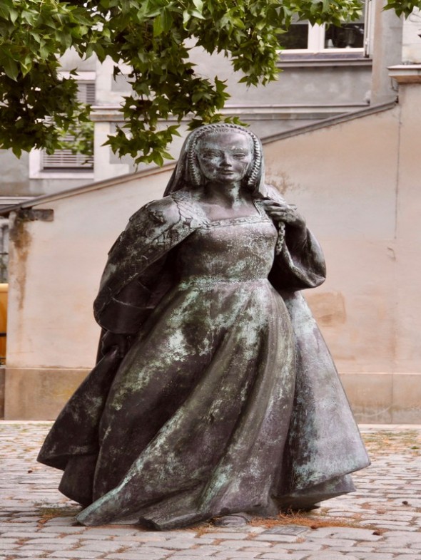 ESTATUA DE ANNA DE BRETAÑA